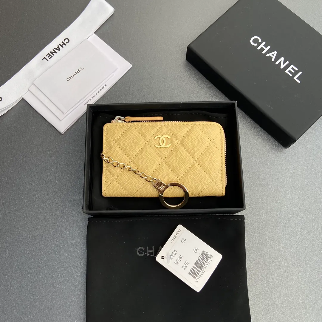 [Special grade hardware original leather] 💰320 Xiaoxiang small zipper bag card holder series Hook chain quilted card holder with iconic metal logo Gold tone metal hardware, special Italian imported leather 1 card slot wallet bag, 1 hook chain Number: 0221 Apricot ball light gold Size: w11.5×h7.5×1.5cm
