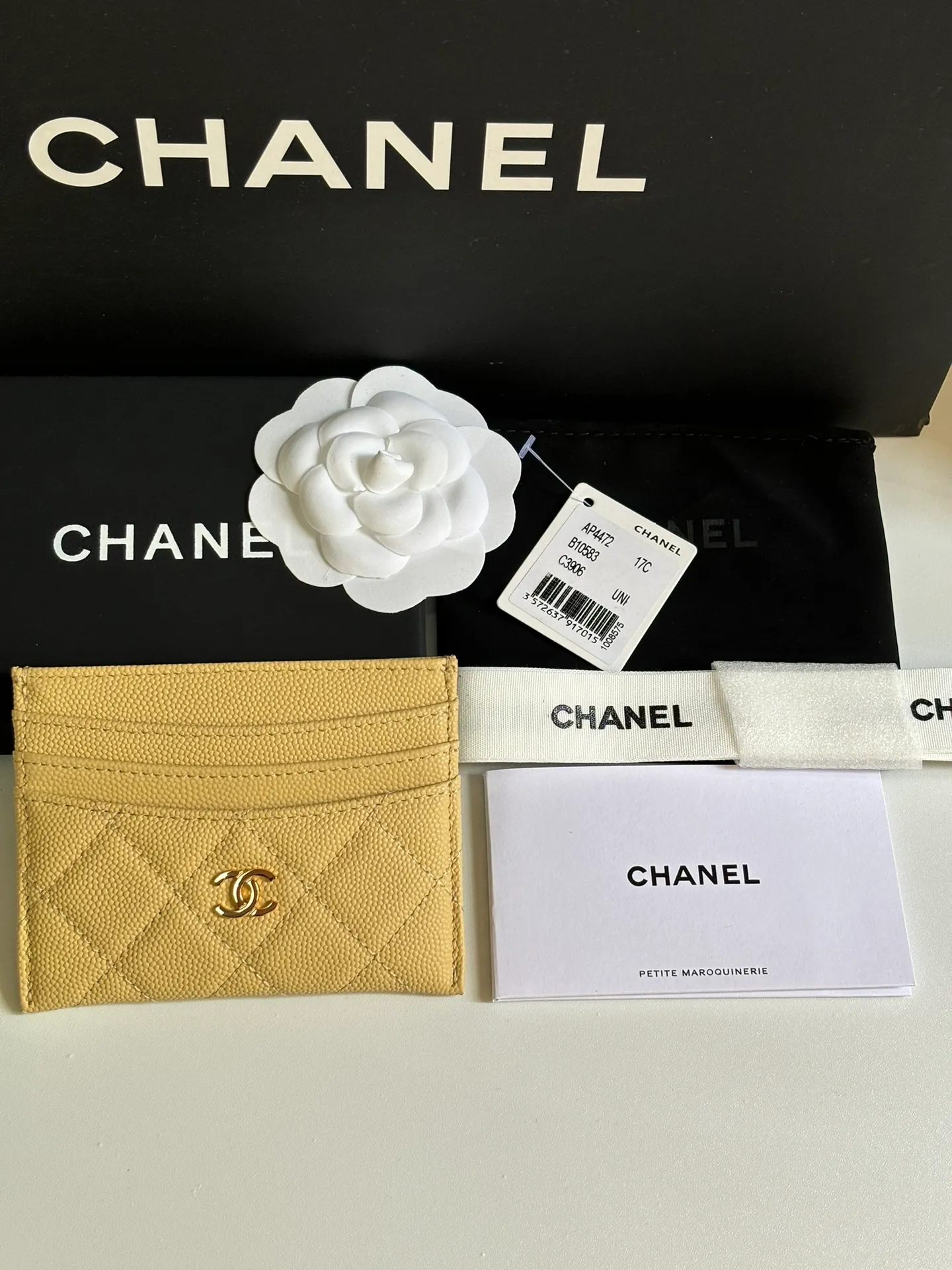 💰240 new product CH@NEL card holder has arrived💦This card holder adds a few more card slots based on the old model, making it more practical. It has original quality and beautiful details. Model No. AP8944, size 11*8*1cm.