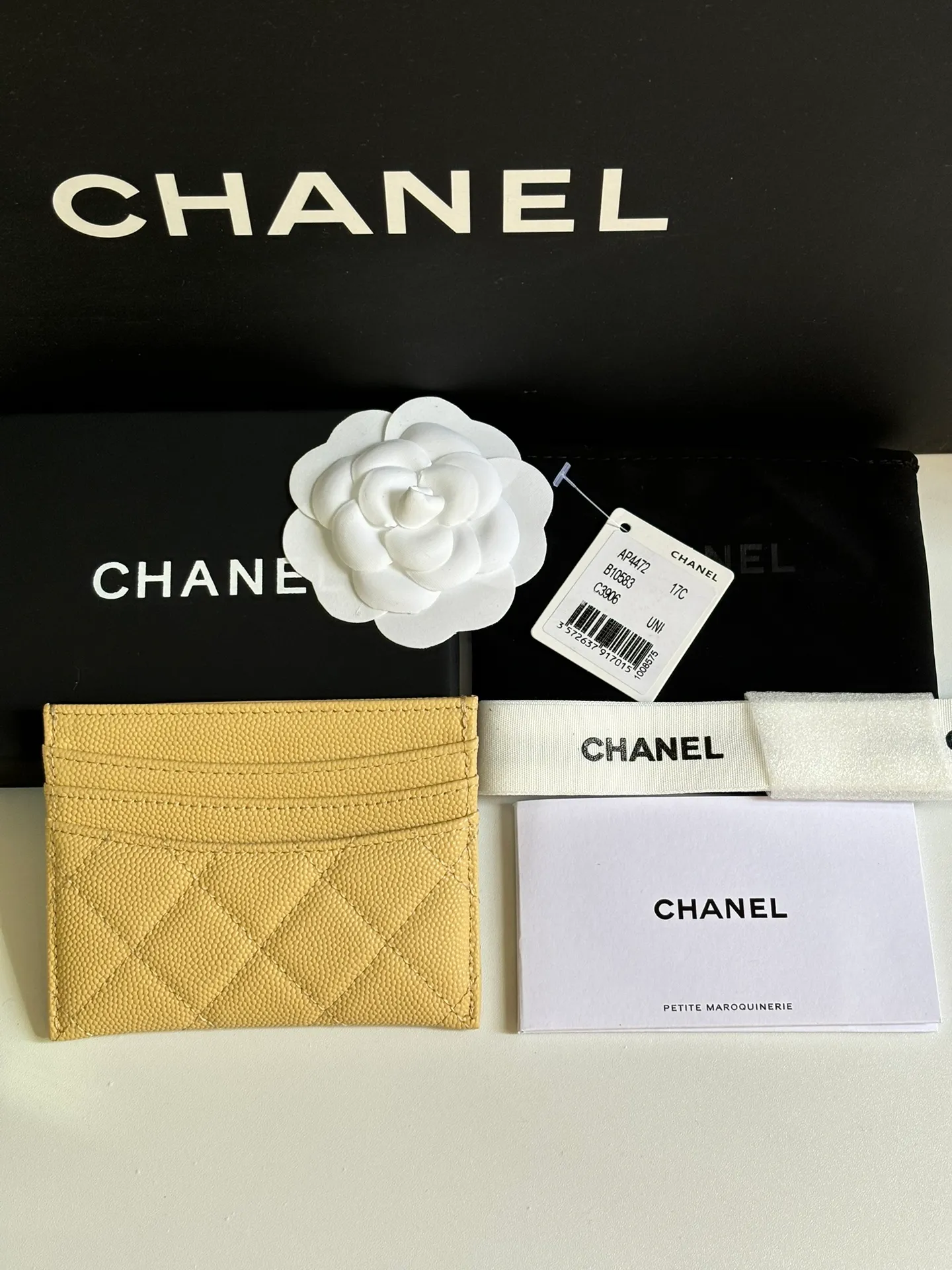 💰240 new product CH@NEL card holder has arrived💦This card holder adds a few more card slots based on the old model, making it more practical. It has original quality and beautiful details. Model No. AP8944, size 11*8*1cm.