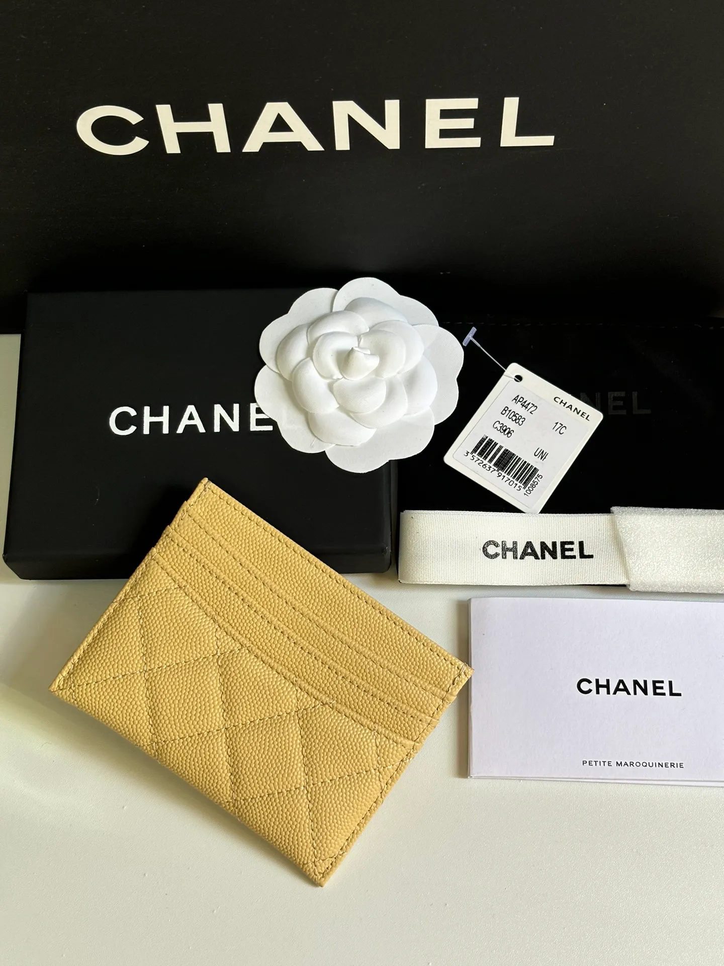 💰240 new product CH@NEL card holder has arrived💦This card holder adds a few more card slots based on the old model, making it more practical. It has original quality and beautiful details. Model No. AP8944, size 11*8*1cm.