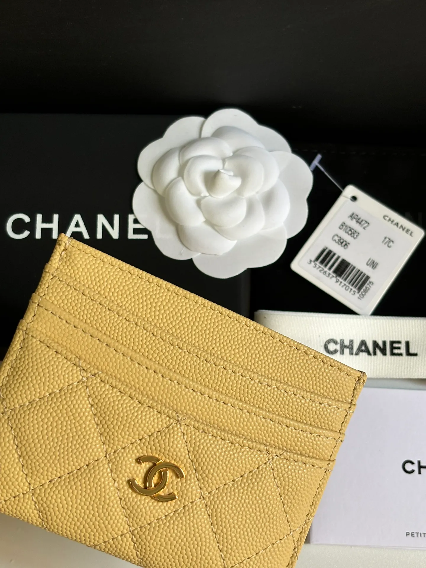 💰240 new product CH@NEL card holder has arrived💦This card holder adds a few more card slots based on the old model, making it more practical. It has original quality and beautiful details. Model No. AP8944, size 11*8*1cm.