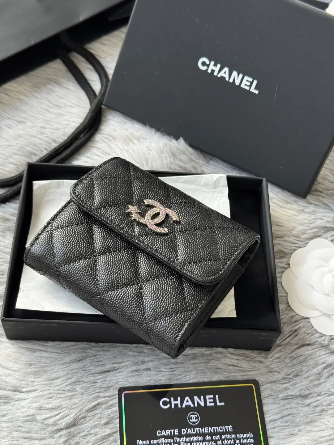💰480💰 4050 autumn five-pointed star new tri-fold wallet chanel caviar cowhide made with rhombus pattern original quality. Exclusive real shot There is a coin bag inside that can hold hundred-yuan bills, coins and credit cards Number: 4810 Size: 10.5x11.5x3cm.