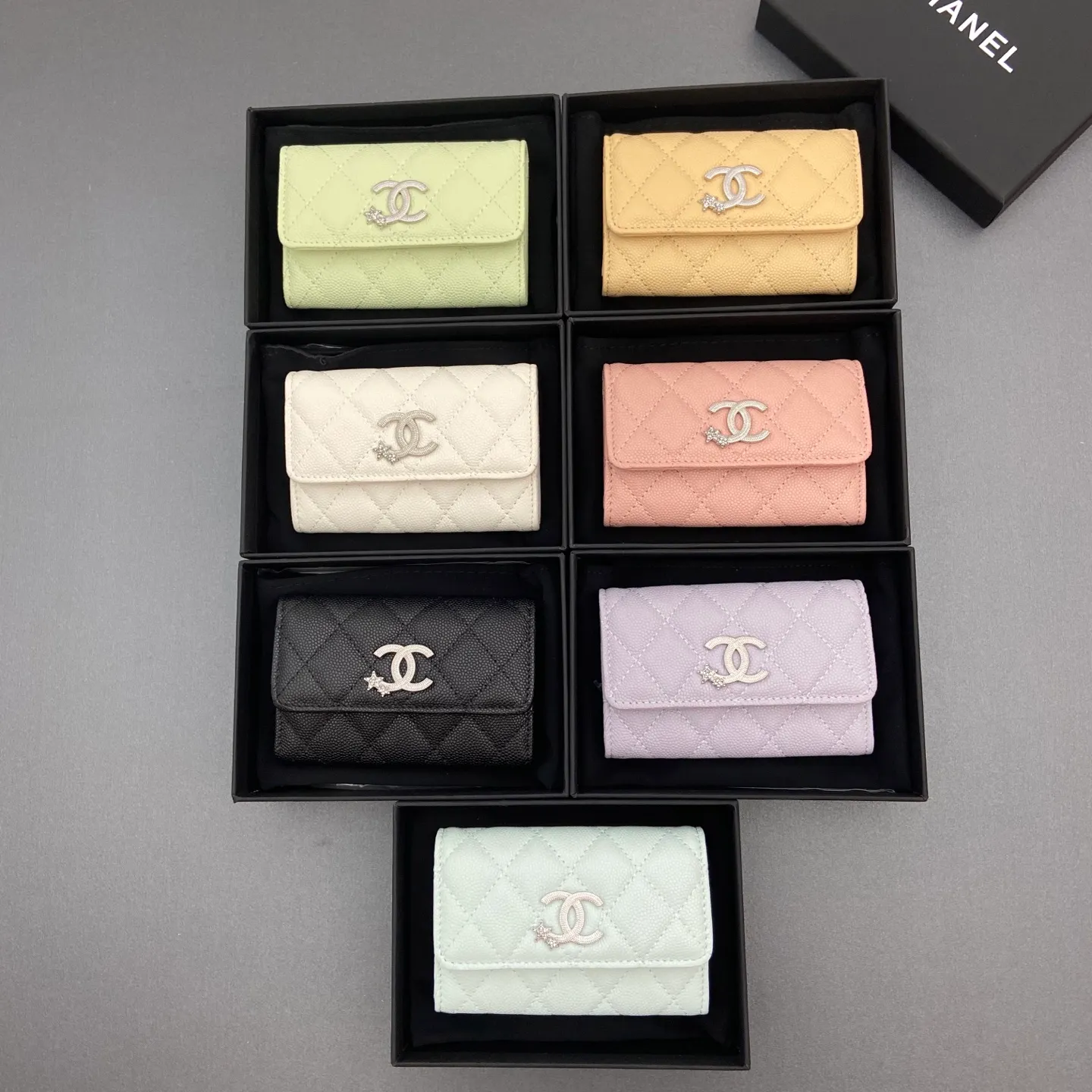 25b new series caviar cowhide with stars⭐logo shiny blingblibg~card holder series item number: AP 9624 price: 340 size: w11×h7cm color: fine ball pattern silver star hardware