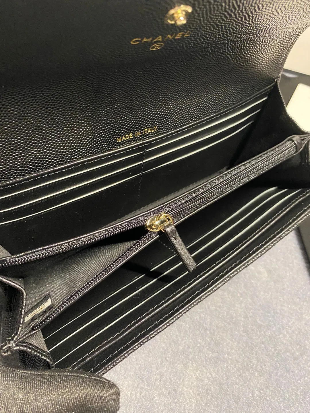 22 new styles. CHANEL. The two-fold wallet with long clip flap has arrived❤️First-layer cowhide with new luogo, the same design surrounded by diamonds on the side of the leather❤️The details are so beautiful❤️Model number Ap5480B size 10*19.5*2.5cm. 💰560