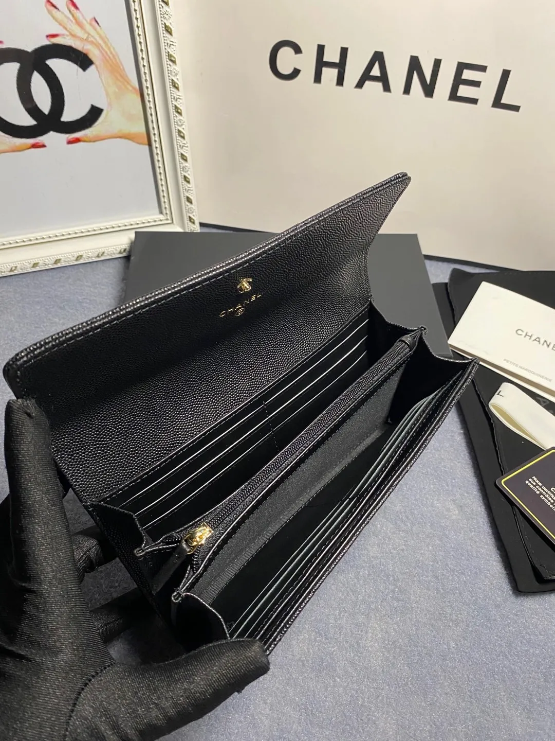 22 new styles. CHANEL. The two-fold wallet with long clip flap has arrived❤️First-layer cowhide with new luogo, the same design surrounded by diamonds on the side of the leather❤️The details are so beautiful❤️Model number Ap5480B size 10*19.5*2.5cm. 💰560