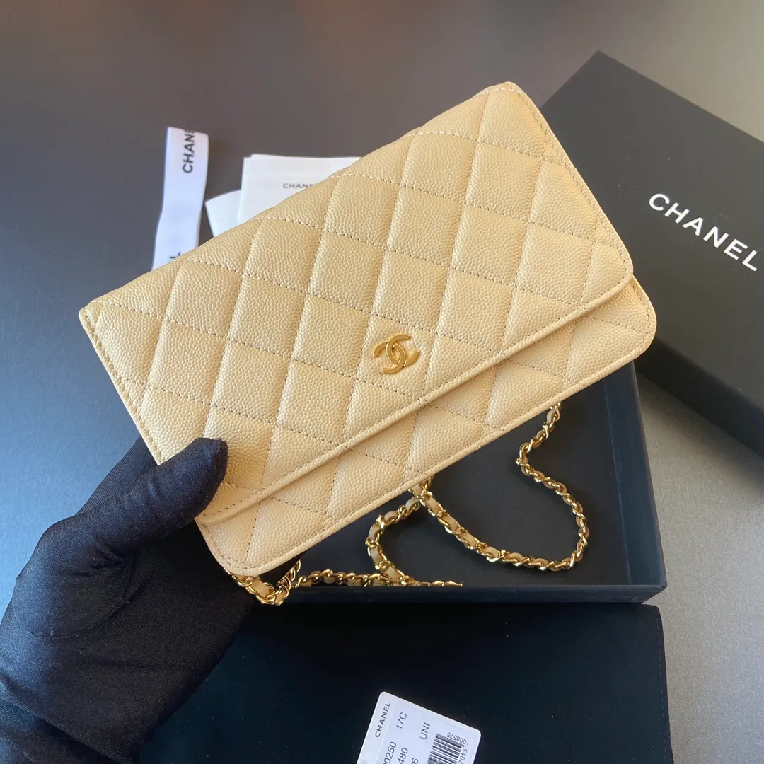 Xiaoxiang imported Italian grained calfskin Item No.: A0250 💰: 640 Size: w20×h13×d3.5cm Color: Yellow fine-grained gold steel mark