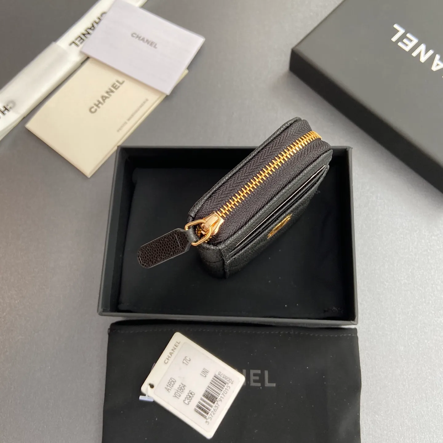 [Special grade hardware original leather] ¥280 Xiaoxiang small zipper bag card holder series with iconic metal logo, gold tone metal hardware, special Italian imported leather 2 card slots wallet bag, 4 card slots No.: 1650 Black fine ball pattern gold steel mark Size: w11×h7.5×2cm