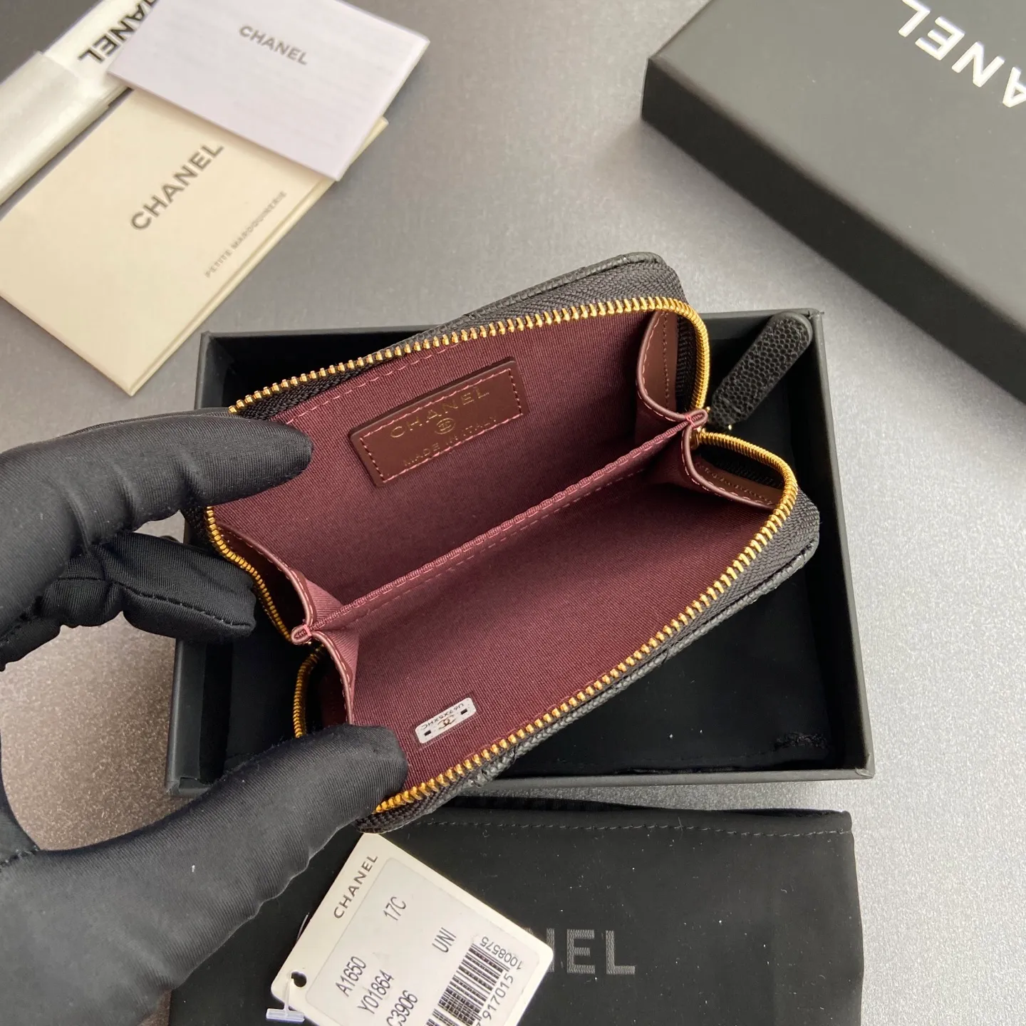 [Special grade hardware original leather] ¥280 Xiaoxiang small zipper bag card holder series with iconic metal logo, gold tone metal hardware, special Italian imported leather 2 card slots wallet bag, 4 card slots No.: 1650 Black fine ball pattern gold steel mark Size: w11×h7.5×2cm