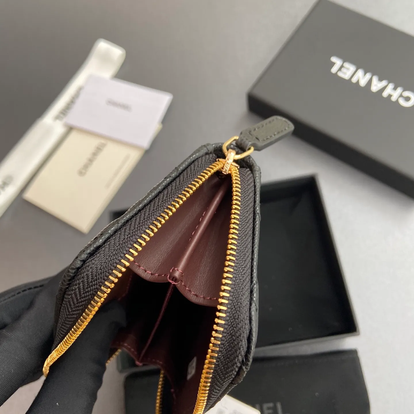 [Special grade hardware original leather] ¥280 Xiaoxiang small zipper bag card holder series with iconic metal logo, gold tone metal hardware, special Italian imported leather 2 card slots wallet bag, 4 card slots No.: 1650 Black fine ball pattern gold steel mark Size: w11×h7.5×2cm