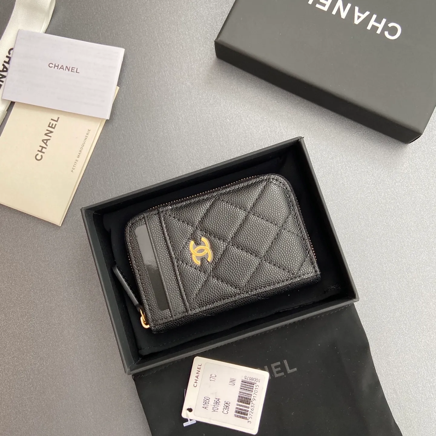 [Special grade hardware original leather] ¥280 Xiaoxiang small zipper bag card holder series with iconic metal logo, gold tone metal hardware, special Italian imported leather 2 card slots wallet bag, 4 card slots No.: 1650 Black fine ball pattern gold steel mark Size: w11×h7.5×2cm