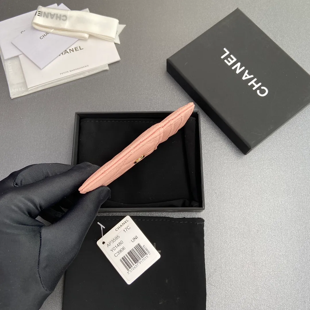 [Special grade hardware original leather] ¥240 Xiaoxiang card holder series Quilted card holder with iconic metal logo Gold tone metal hardware, exclusive Italian imported leather 5 card slots No.: 3595 Pink fine ball gold Size: w8×11.5cm