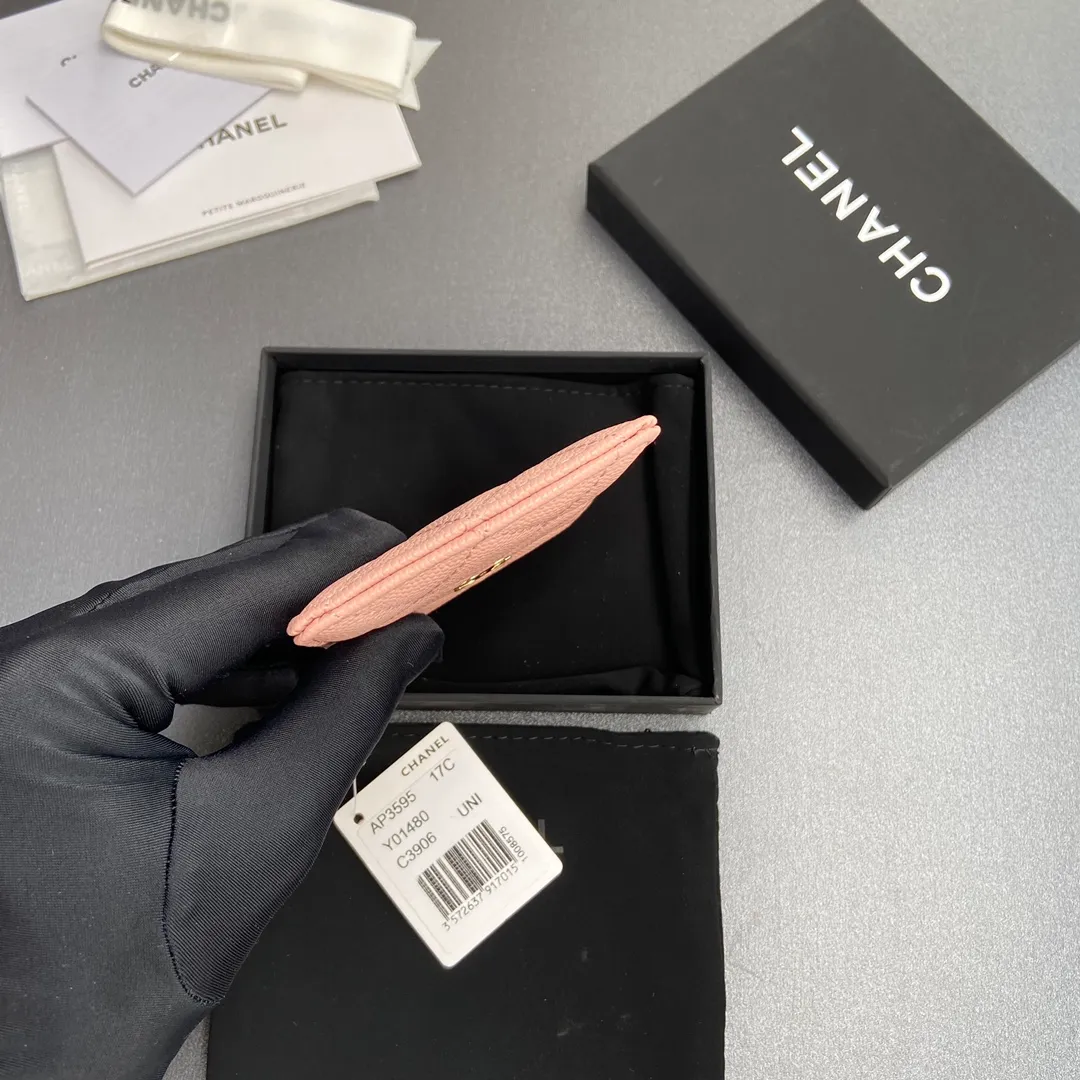 [Special grade hardware original leather] ¥240 Xiaoxiang card holder series Quilted card holder with iconic metal logo Gold tone metal hardware, exclusive Italian imported leather 5 card slots No.: 3595 Pink fine ball gold Size: w8×11.5cm