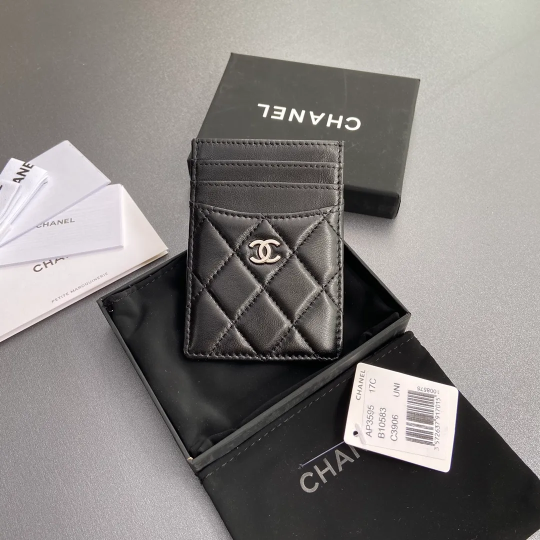 [Special grade hardware original leather] ¥260 Xiaoxiang card holder series Quilted card holder with iconic metal logo Silver tone metal hardware, exclusive Italian imported leather 5 card slots No.: 3595 Size: w8×11.5cm