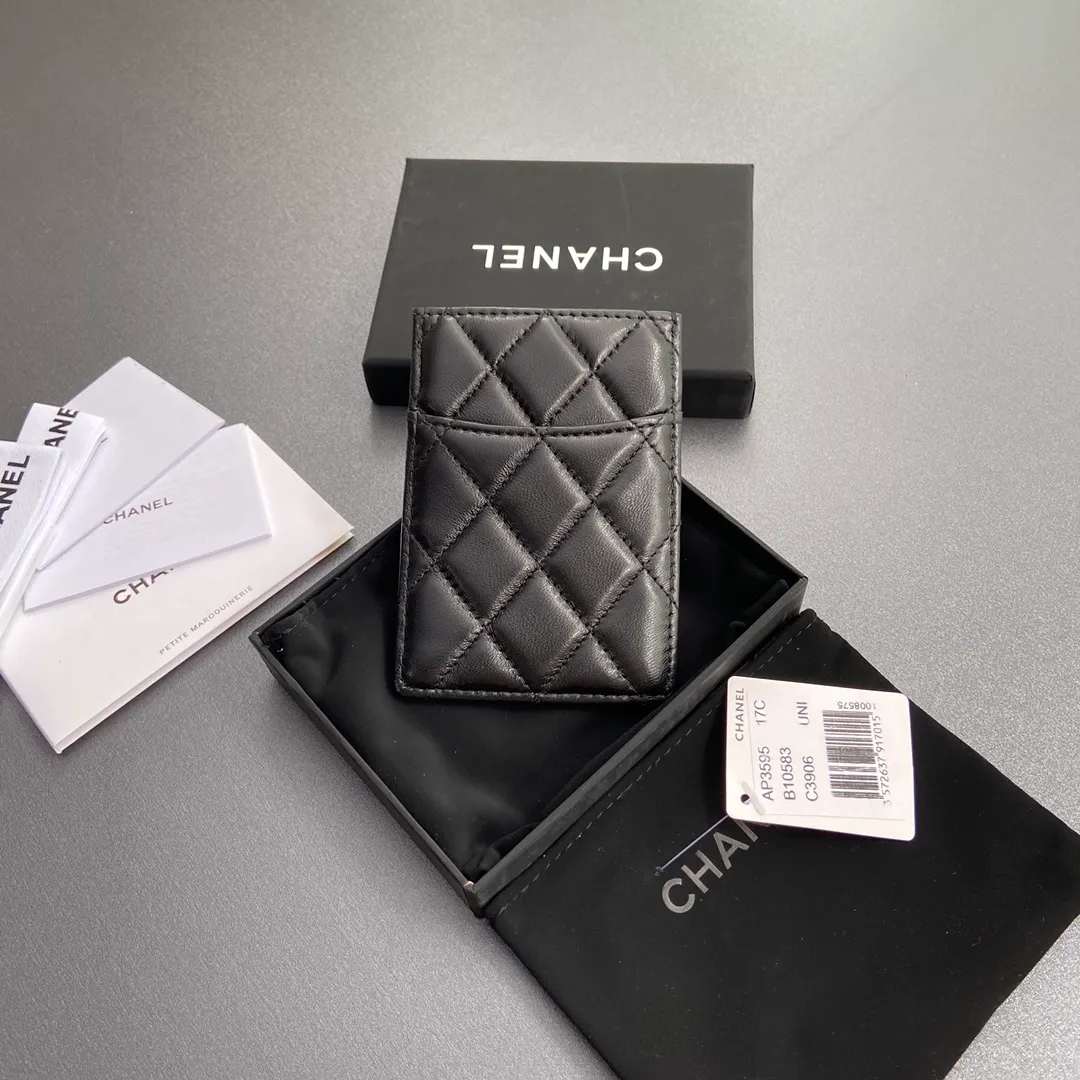 [Special grade hardware original leather] ¥260 Xiaoxiang card holder series Quilted card holder with iconic metal logo Silver tone metal hardware, exclusive Italian imported leather 5 card slots No.: 3595 Size: w8×11.5cm