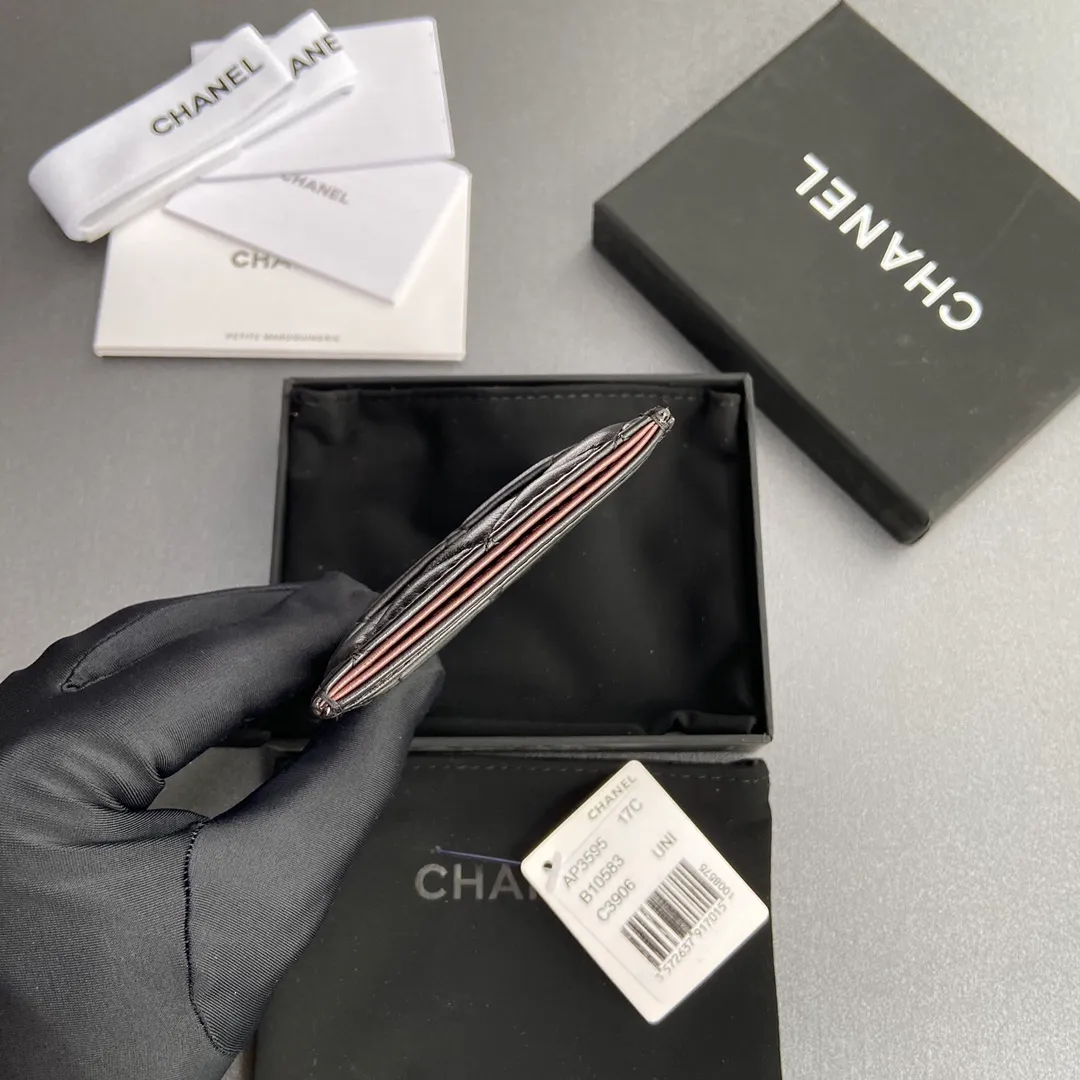 [Special grade hardware original leather] ¥260 Xiaoxiang card holder series Quilted card holder with iconic metal logo Silver tone metal hardware, exclusive Italian imported leather 5 card slots No.: 3595 Size: w8×11.5cm