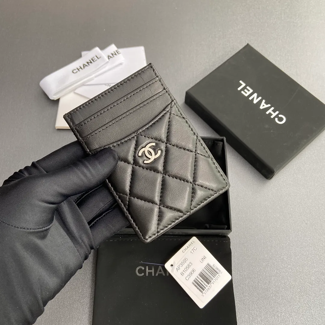 [Special grade hardware original leather] ¥260 Xiaoxiang card holder series Quilted card holder with iconic metal logo Silver tone metal hardware, exclusive Italian imported leather 5 card slots No.: 3595 Size: w8×11.5cm