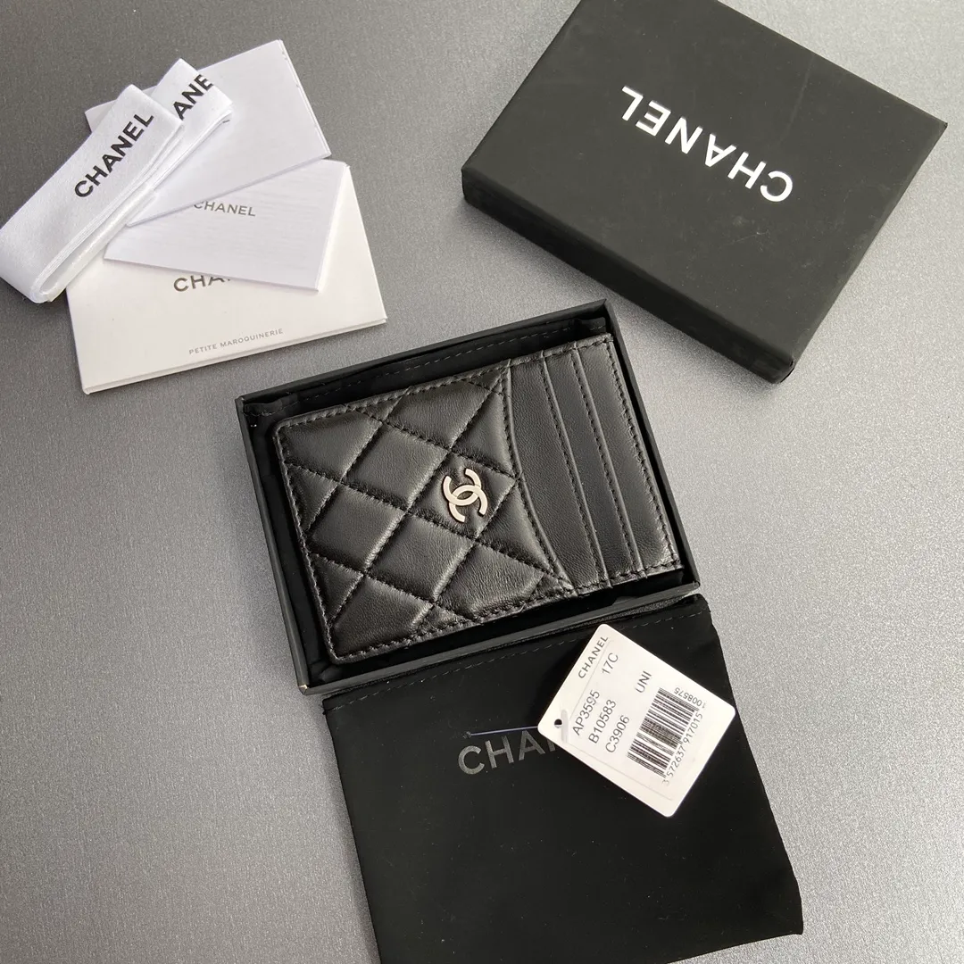 [Special grade hardware original leather] ¥260 Xiaoxiang card holder series Quilted card holder with iconic metal logo Silver tone metal hardware, exclusive Italian imported leather 5 card slots No.: 3595 Size: w8×11.5cm