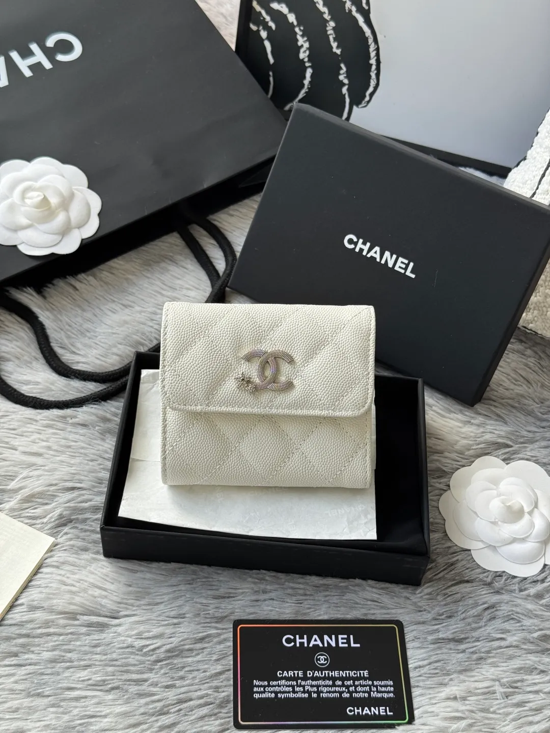 💰480💰 4050 autumn five-pointed star new tri-fold wallet chanel caviar cowhide made with rhombus pattern original quality. Exclusive real shot There is a coin bag inside that can hold hundred-yuan bills, coins and credit cards Number: 4810 Size: 10.5x11.5x3cm.
