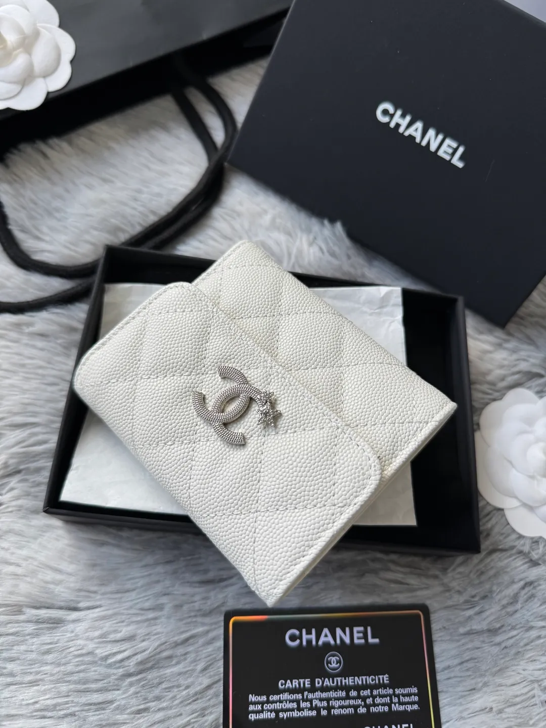 💰480💰 4050 autumn five-pointed star new tri-fold wallet chanel caviar cowhide made with rhombus pattern original quality. Exclusive real shot There is a coin bag inside that can hold hundred-yuan bills, coins and credit cards Number: 4810 Size: 10.5x11.5x3cm.