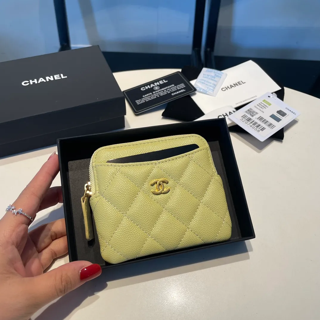 💰420😊Upgraded version💋Chanel🆕 New color colorful fine ball caviar cowhide🐂Classic zipper bag with multiple card slots for change. It can also bring convenience to various bank cards, supermarket cards, shopping cards, and membership cards. It is so small and easy to carry. It is the most fashionable and popular element of coin purses. Do you own it? Comes with the latest complete set of packaging 2061🍃size: 12*9.5cm