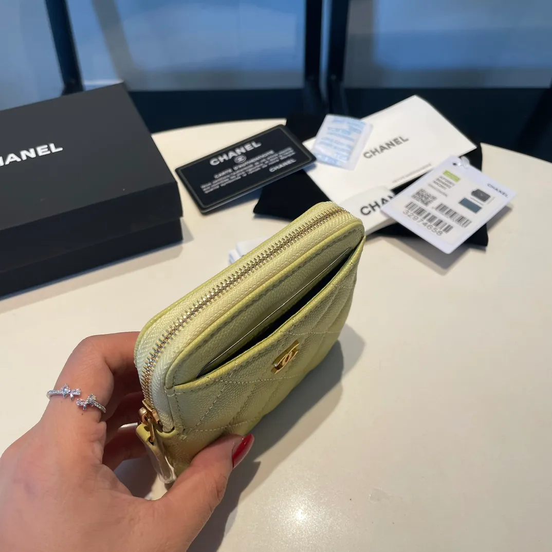 💰420😊Upgraded version💋Chanel🆕 New color colorful fine ball caviar cowhide🐂Classic zipper bag with multiple card slots for change. It can also bring convenience to various bank cards, supermarket cards, shopping cards, and membership cards. It is so small and easy to carry. It is the most fashionable and popular element of coin purses. Do you own it? Comes with the latest complete set of packaging 2061🍃size: 12*9.5cm