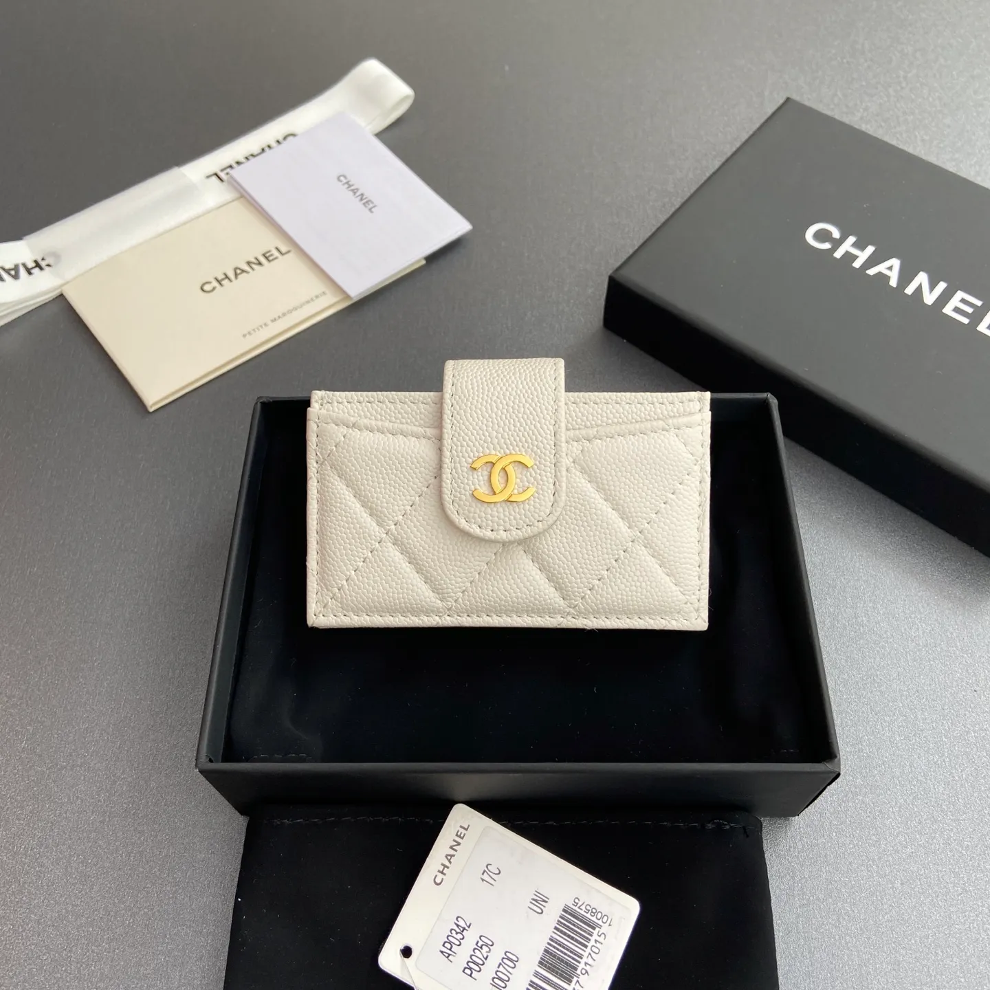 [Special grade hardware original leather] ¥400 Small fragrant organ multi-card slot card holder series with iconic metal logo Gold-toned metal hardware, exclusive Italian imported leather 6 card slots No.: 0342 White fine ball pattern gold steel mark Size: w10×h6×2cm