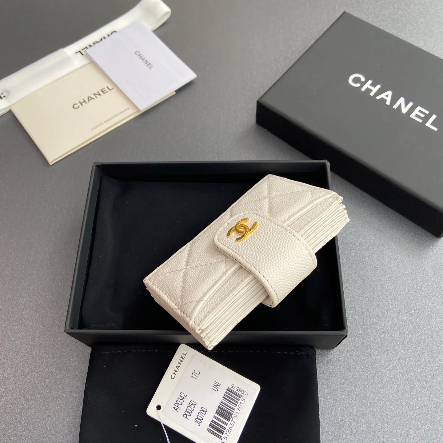 [Special grade hardware original leather] ¥400 Small fragrant organ multi-card slot card holder series with iconic metal logo Gold-toned metal hardware, exclusive Italian imported leather 6 card slots No.: 0342 White fine ball pattern gold steel mark Size: w10×h6×2cm