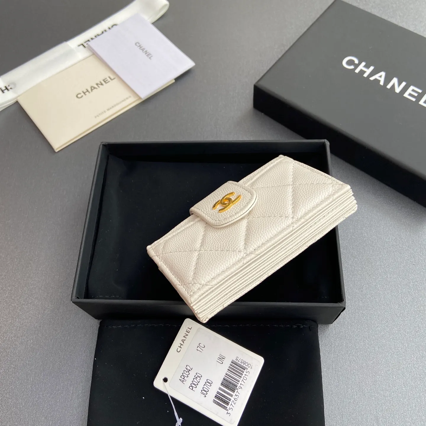 [Special grade hardware original leather] ¥400 Small fragrant organ multi-card slot card holder series with iconic metal logo Gold-toned metal hardware, exclusive Italian imported leather 6 card slots No.: 0342 White fine ball pattern gold steel mark Size: w10×h6×2cm
