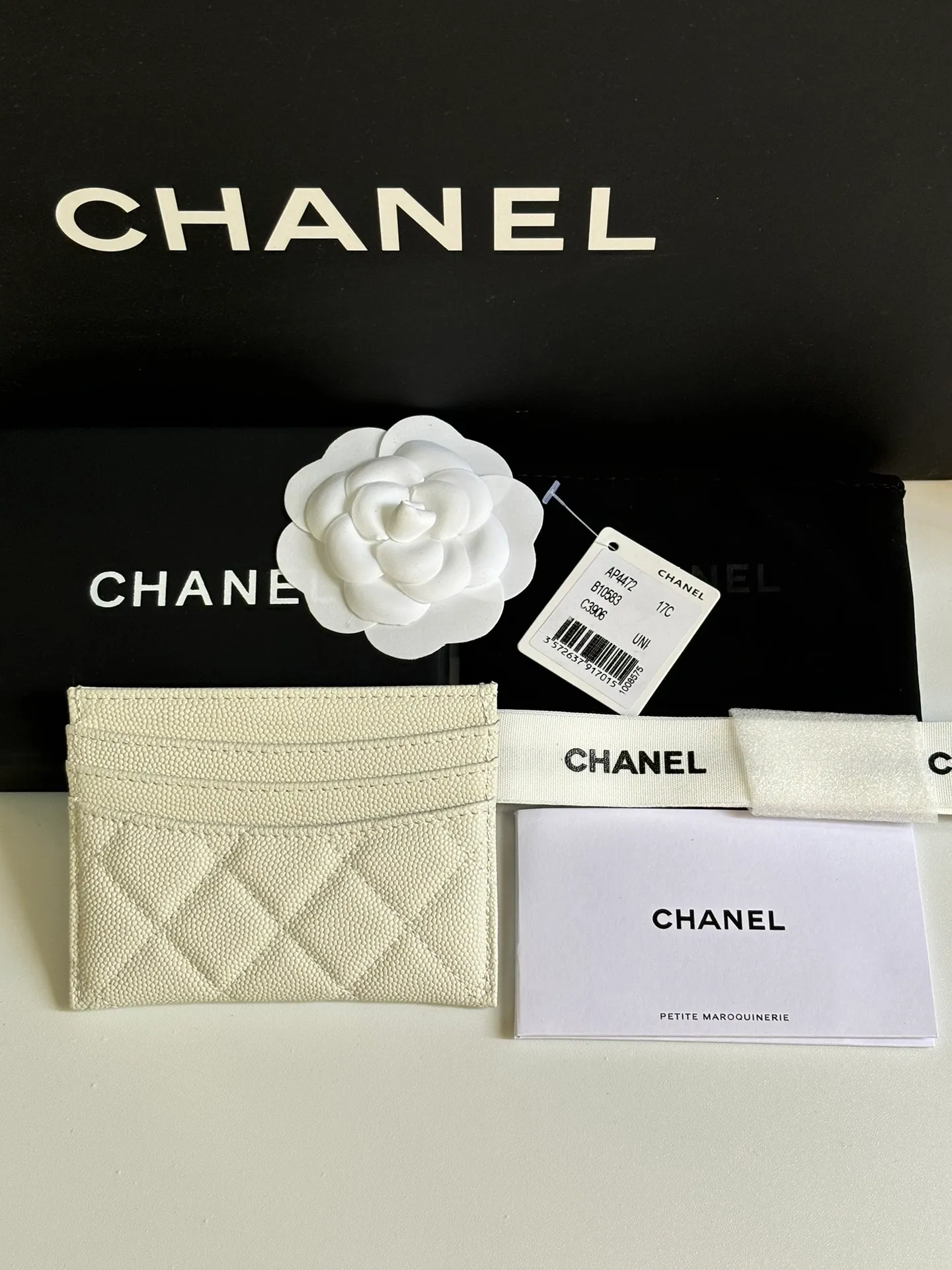 💰240 new product CH@NEL card holder has arrived💦This card holder adds a few more card slots based on the old model, making it more practical. It has original quality and beautiful details. Model No. AP8944, size 11*8*1cm.