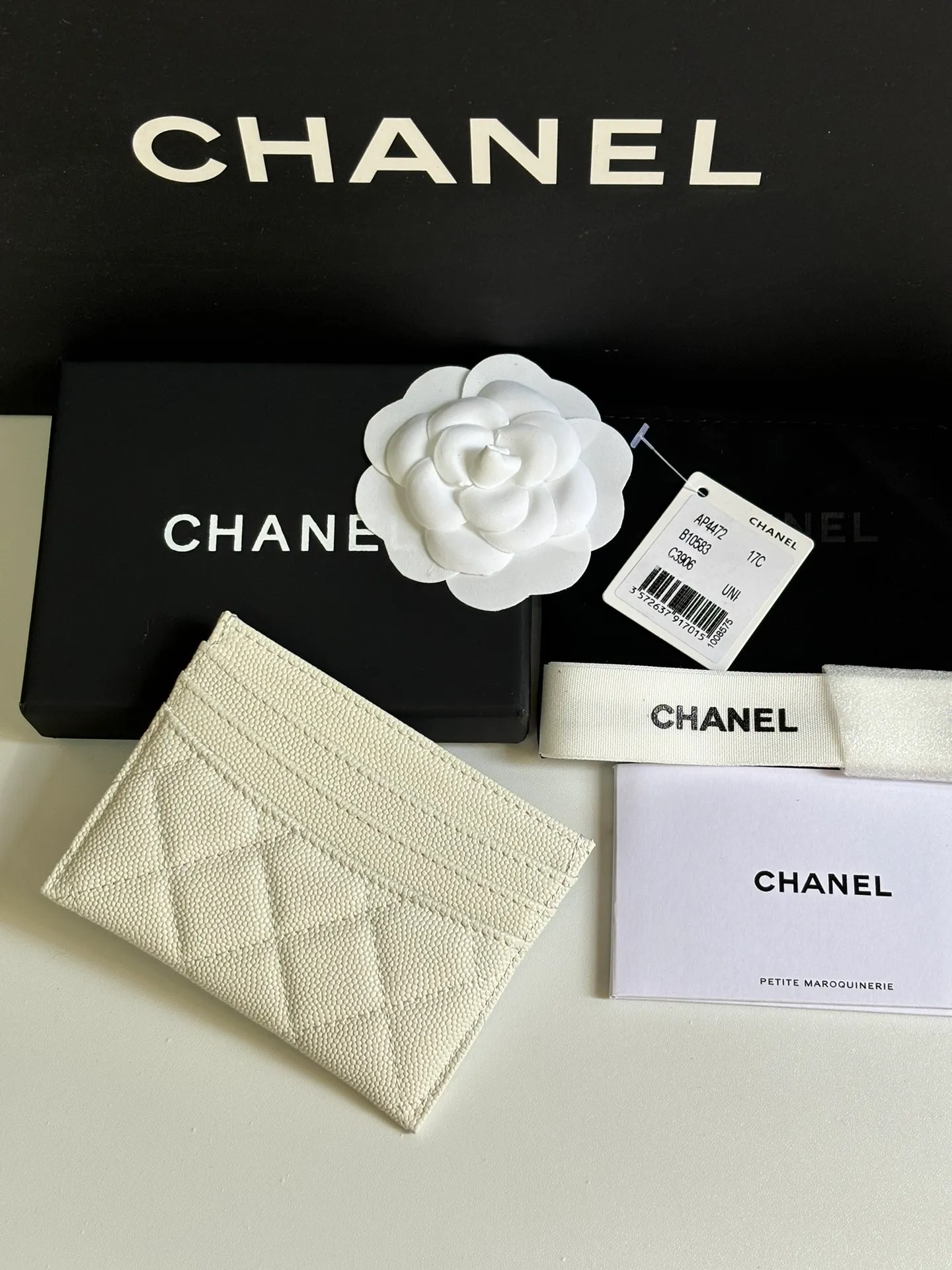 💰240 new product CH@NEL card holder has arrived💦This card holder adds a few more card slots based on the old model, making it more practical. It has original quality and beautiful details. Model No. AP8944, size 11*8*1cm.