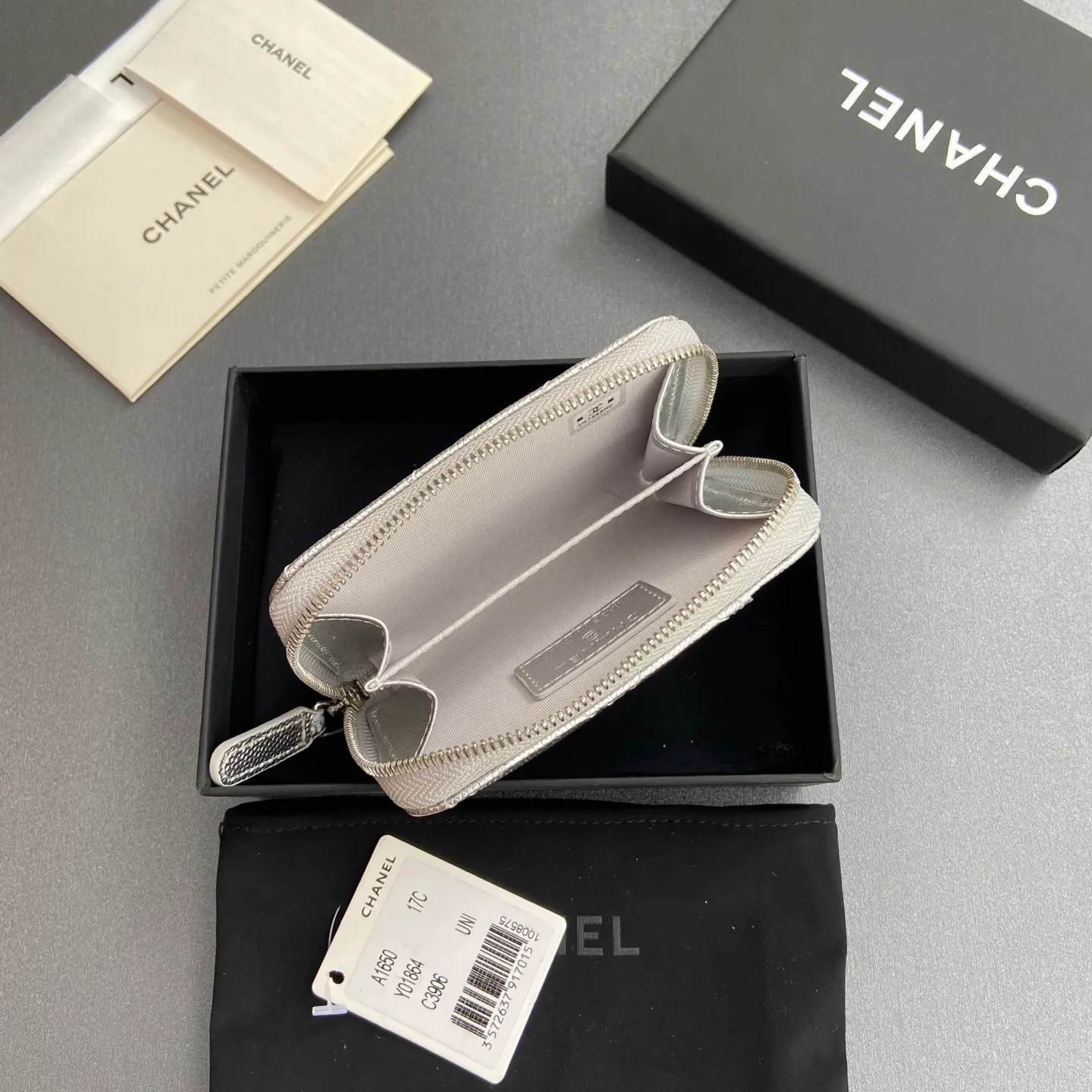 [Special grade hardware original leather] ¥280 Xiaoxiang small zipper bag card holder series with iconic metal logo, gold tone metal hardware, special Italian imported leather 2 card slots wallet bag, 4 card slots Number: 1650 Silver fine ball pattern silver steel mark Size: w11×h7.5×2cm