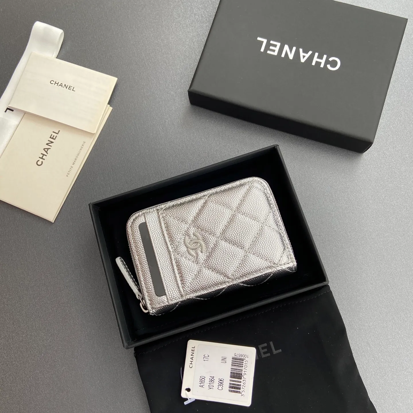 [Special grade hardware original leather] ¥280 Xiaoxiang small zipper bag card holder series with iconic metal logo, gold tone metal hardware, special Italian imported leather 2 card slots wallet bag, 4 card slots Number: 1650 Silver fine ball pattern silver steel mark Size: w11×h7.5×2cm