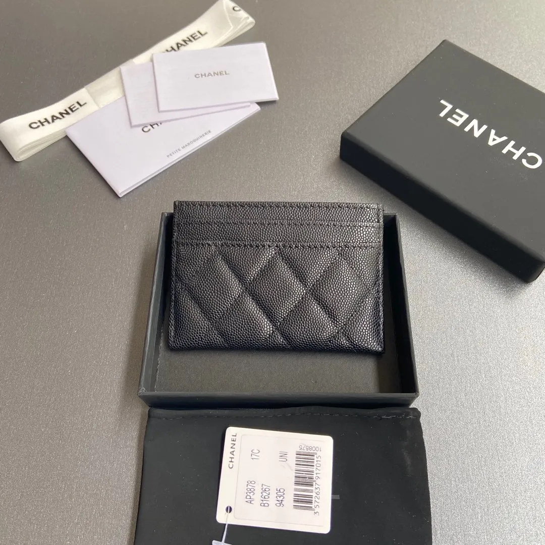 Xiaoxiang imported Italian grained calfskin Item No.: AP7956 Price: 280 Size: w11×7.5cm Color: Black fine ball pattern light gold Usage: Card holder