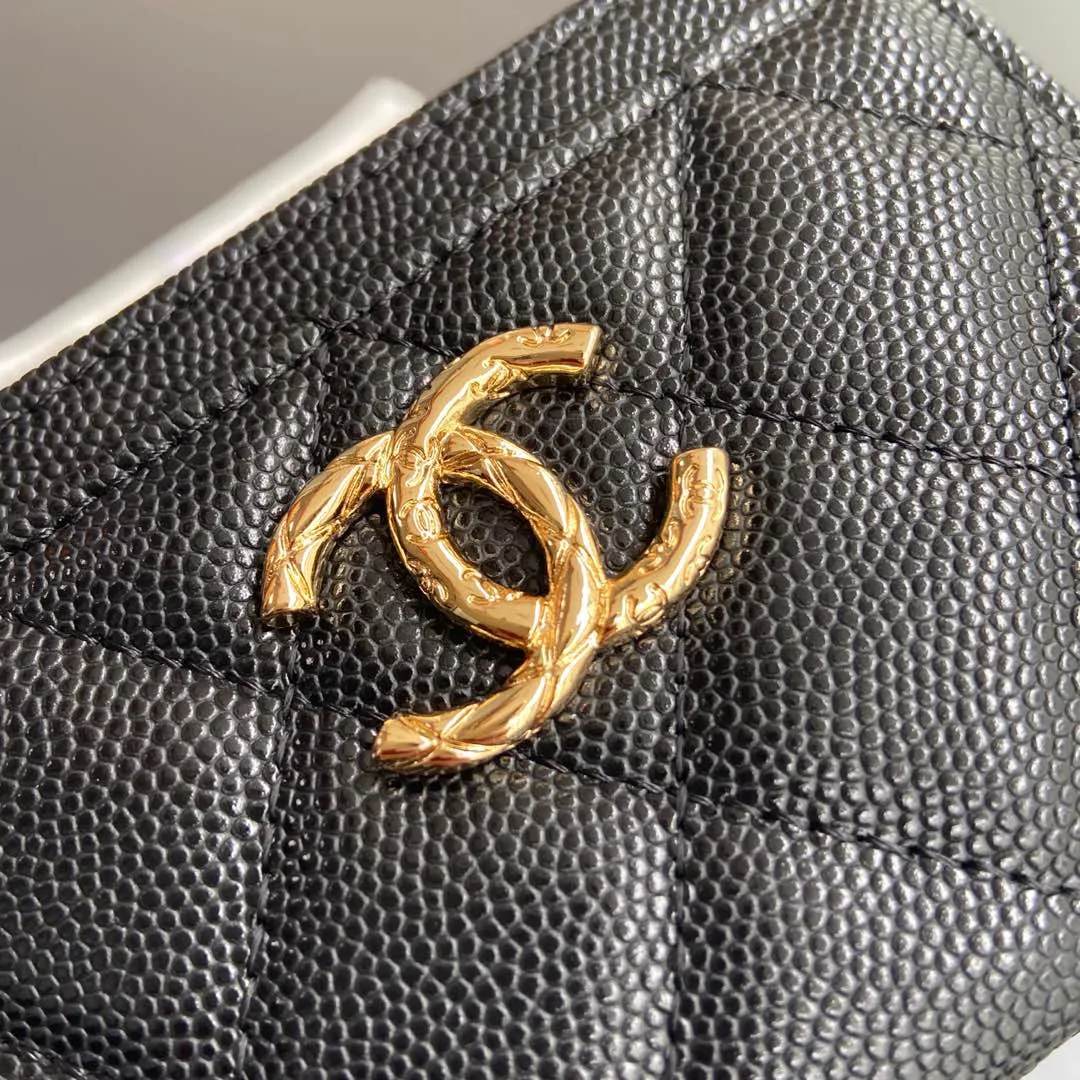 Xiaoxiang imported Italian grained calfskin Item No.: AP7956 Price: 280 Size: w11×7.5cm Color: Black fine ball pattern light gold Usage: Card holder