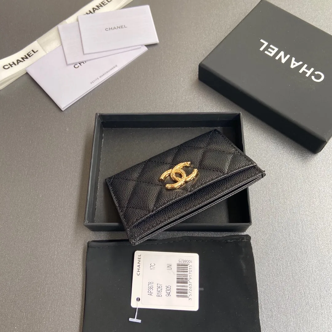 Xiaoxiang imported Italian grained calfskin Item No.: AP7956 Price: 280 Size: w11×7.5cm Color: Black fine ball pattern light gold Usage: Card holder