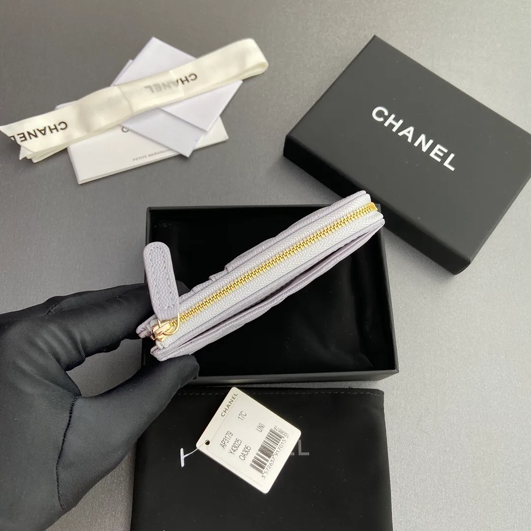 [Special grade hardware original leather] ¥320 Xiaoxiang small zipper bag card holder series Quilted card holder with iconic metal logo Gold tone metal hardware, special Italian imported leather 6 card slots, 1 small zipper bag No.: 3179 Light purple fine ball gold Size: w13×h9×2cm
