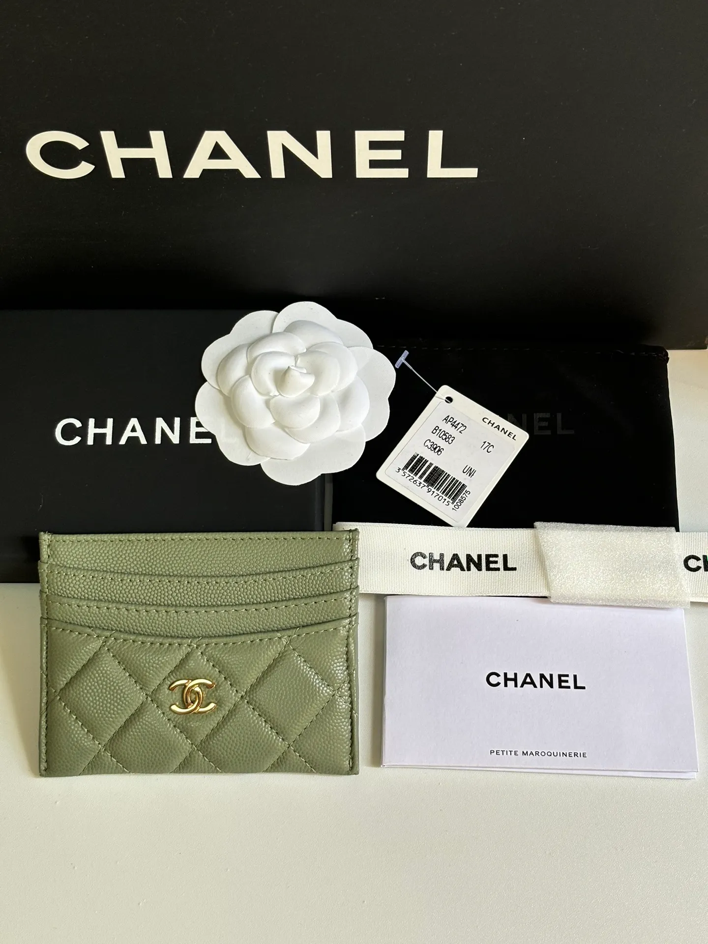 💰240 new product CH@NEL card holder has arrived💦This card holder adds a few more card slots based on the old model, making it more practical. It has original quality and beautiful details. Model No. AP8944, size 11*8*1cm.