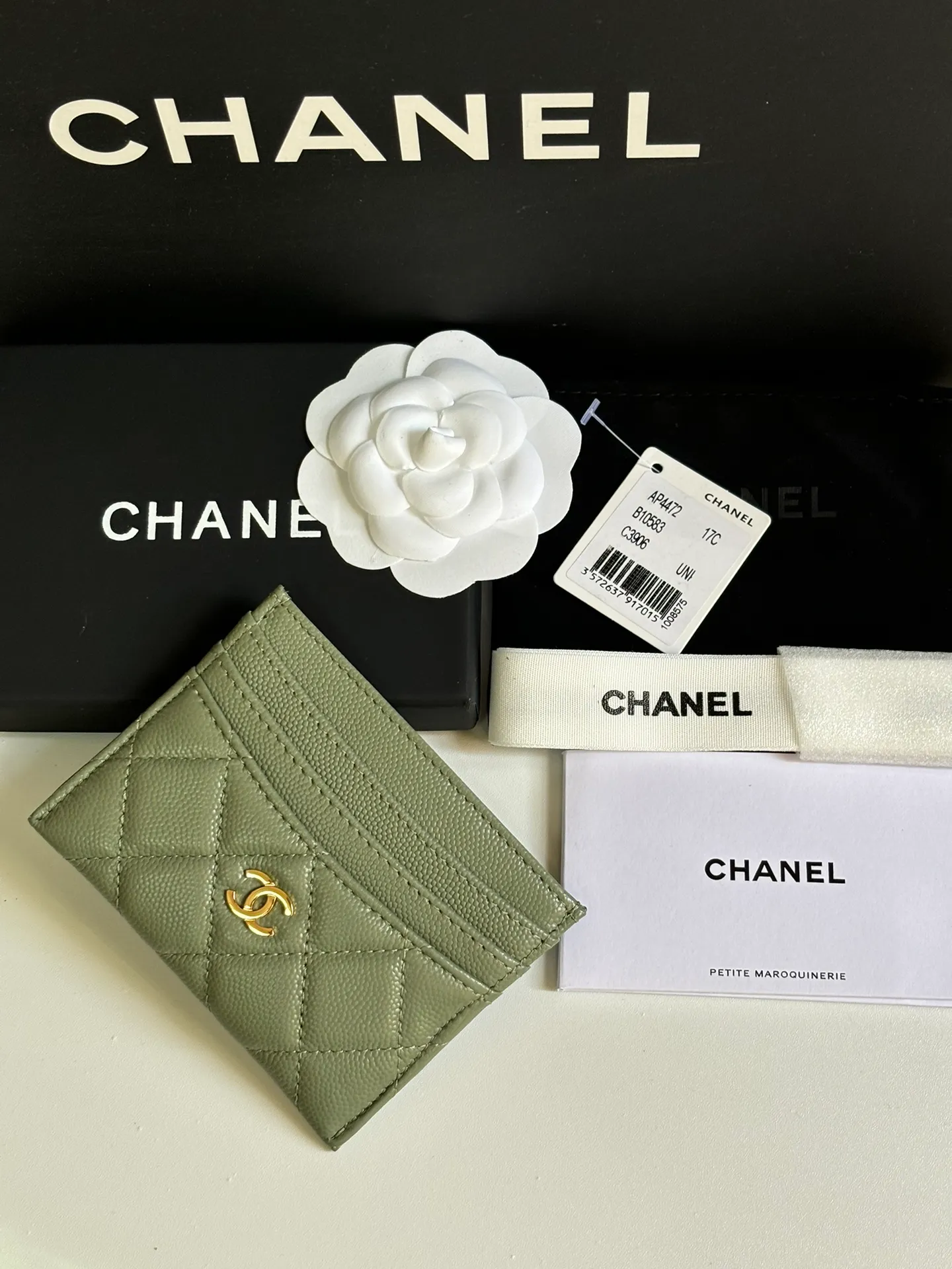 💰240 new product CH@NEL card holder has arrived💦This card holder adds a few more card slots based on the old model, making it more practical. It has original quality and beautiful details. Model No. AP8944, size 11*8*1cm.