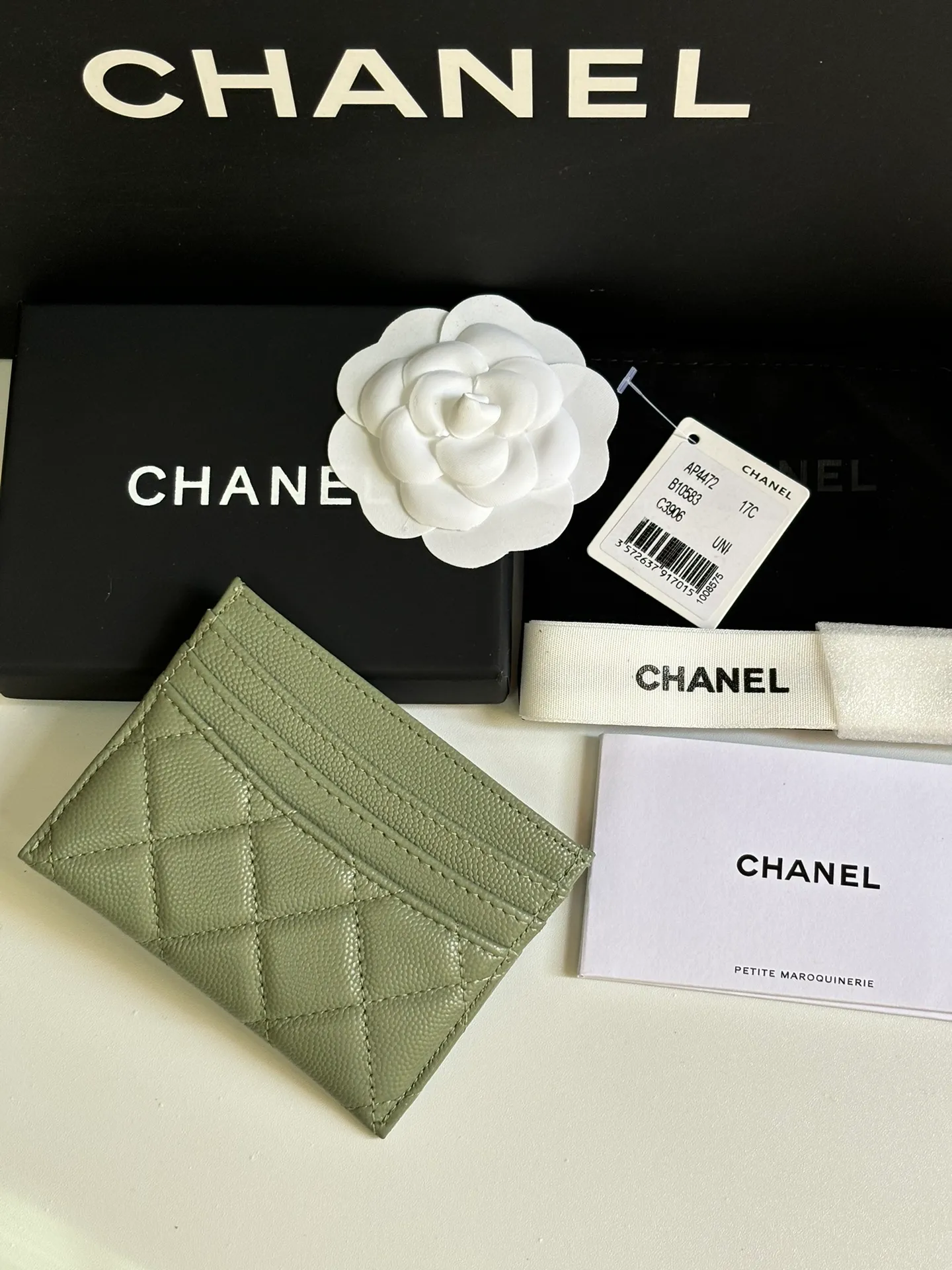 💰240 new product CH@NEL card holder has arrived💦This card holder adds a few more card slots based on the old model, making it more practical. It has original quality and beautiful details. Model No. AP8944, size 11*8*1cm.