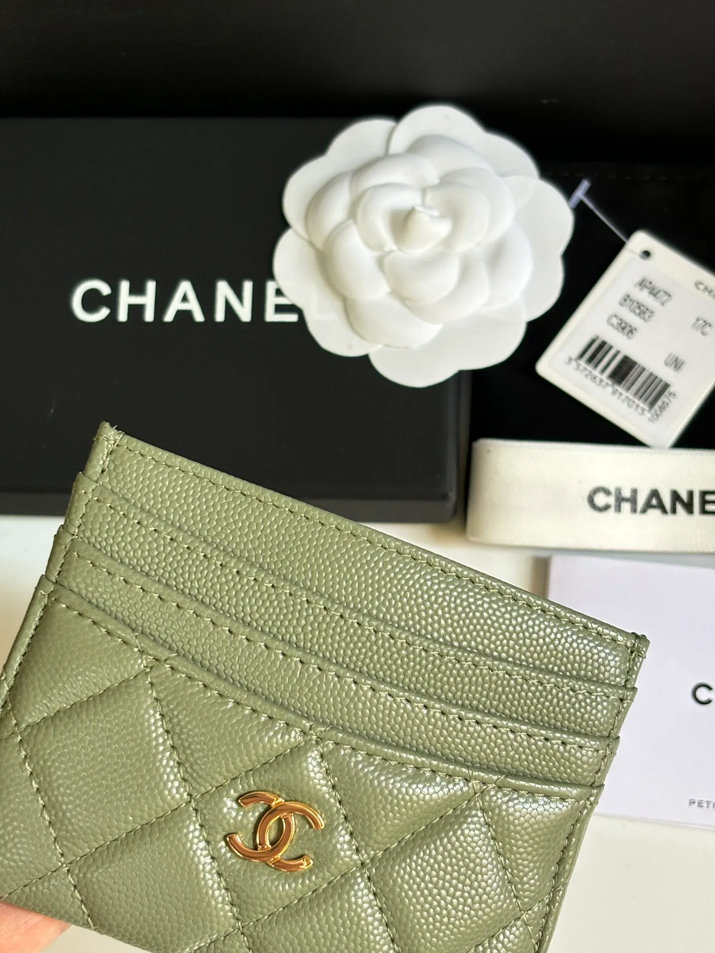 💰240 new product CH@NEL card holder has arrived💦This card holder adds a few more card slots based on the old model, making it more practical. It has original quality and beautiful details. Model No. AP8944, size 11*8*1cm.