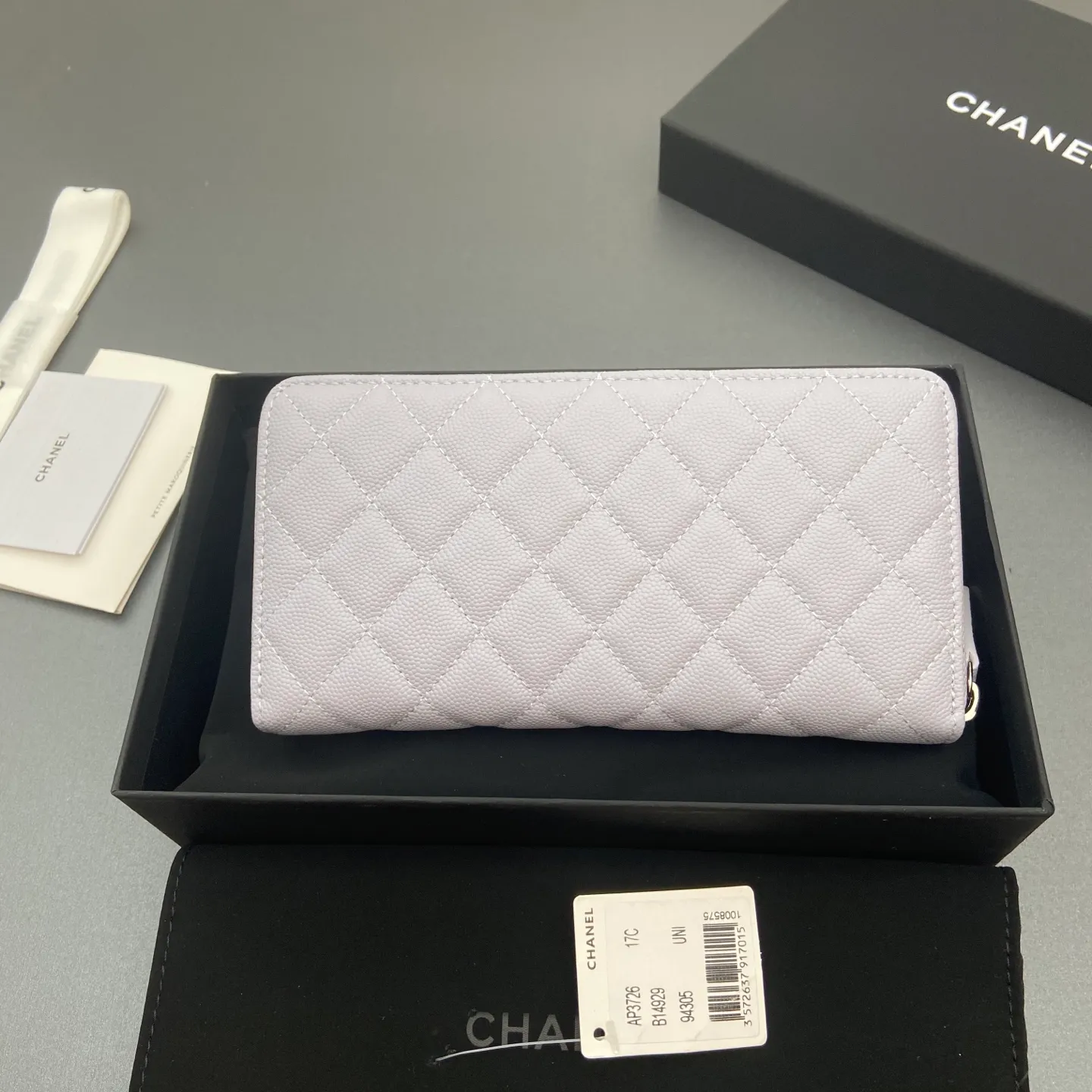 25b new series caviar cowhide with stars ⭐logo shiny blingblibg~zipper bag series light purple fine ball pattern silver star hardware 12 card slots, two banknote compartments two compartments, 1 zipper bag Price: 250 No.: 3726 Size: w19×h10×d3cm