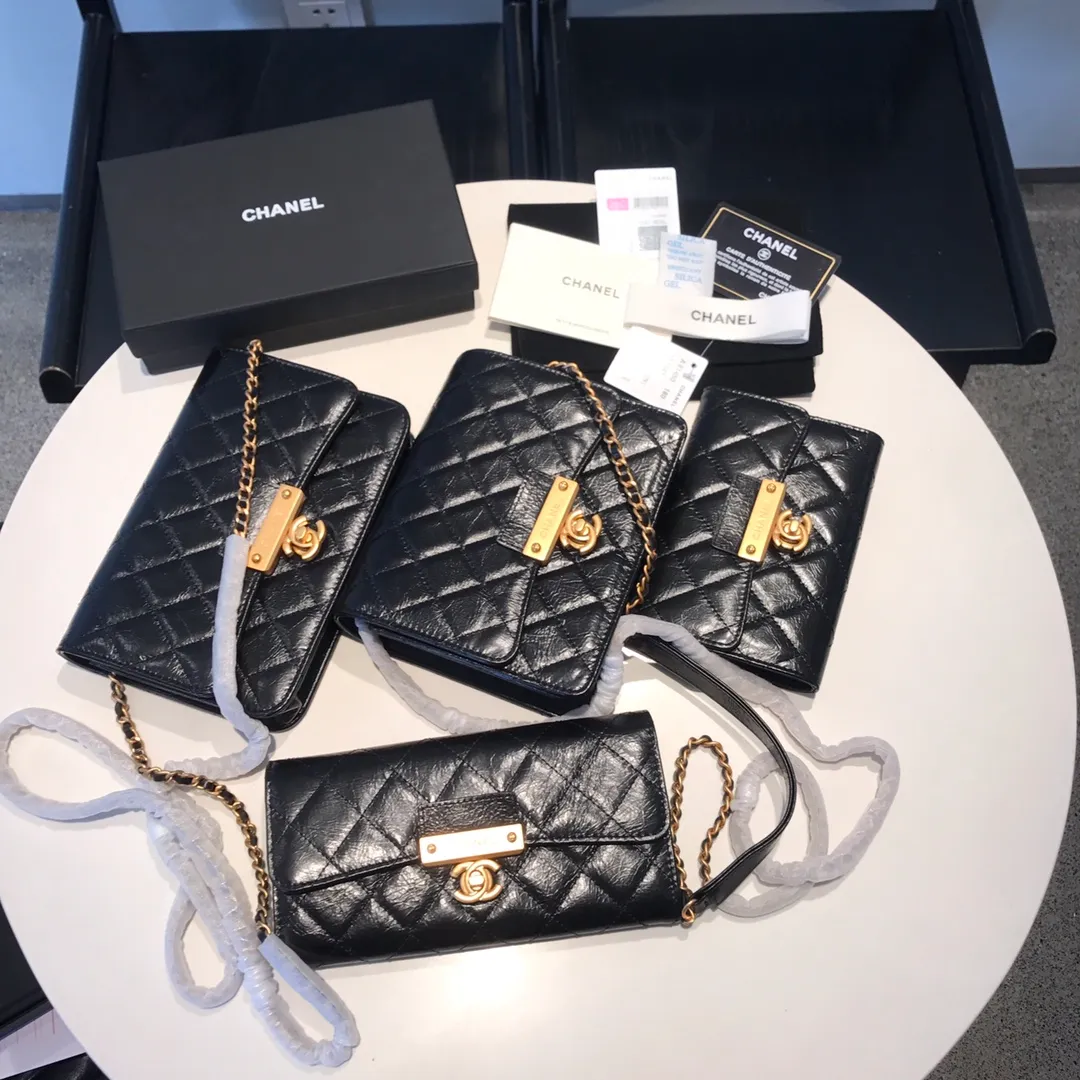 Grab Chanel's latest🆕imported waxed cowhide series retro metal locks