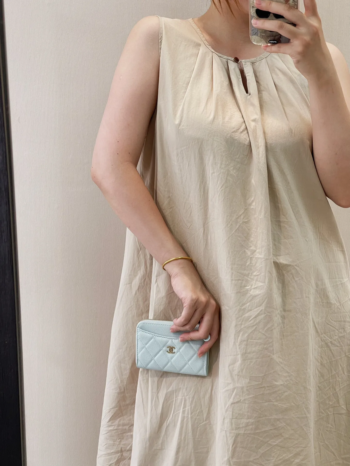 3179 Real shot of sky blue upper body picture