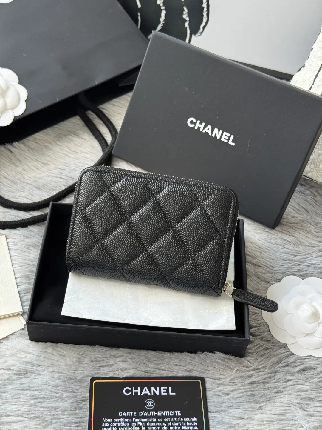 💰360💰 4050 autumn new product zipper small coin purse with zipper inside chanel small zipper card holder with new luogo zipper compartment inside made of caviar cowhide original quality credit card holder number: 4815 size: 11x7.5x2cm