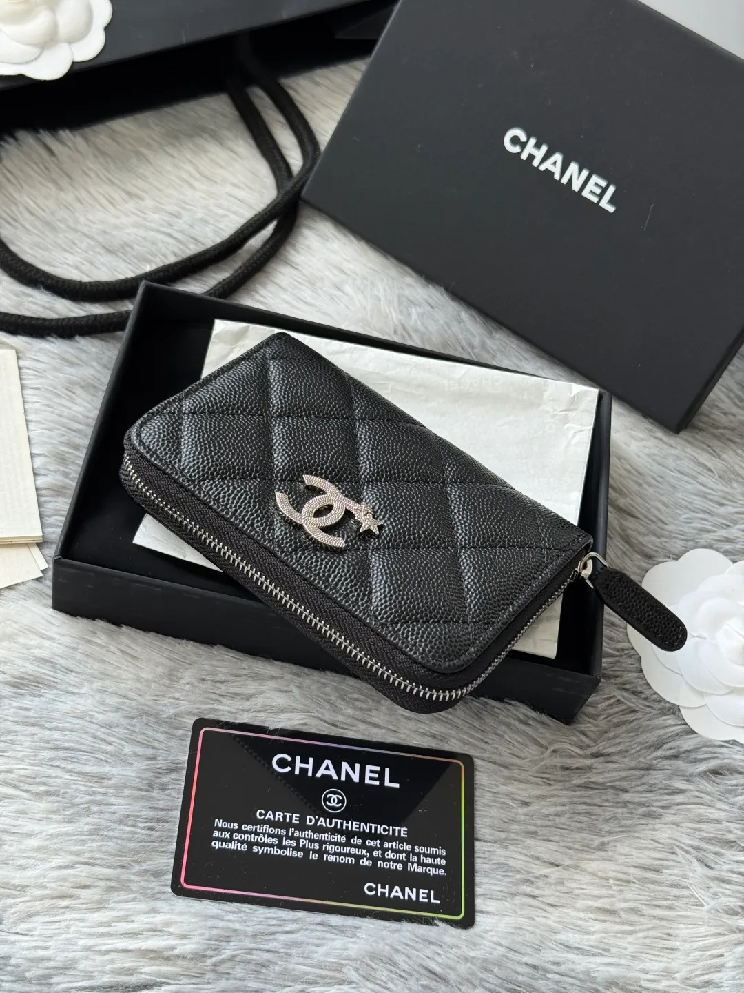 💰360💰 4050 autumn new product zipper small coin purse with zipper inside chanel small zipper card holder with new luogo zipper compartment inside made of caviar cowhide original quality credit card holder number: 4815 size: 11x7.5x2cm