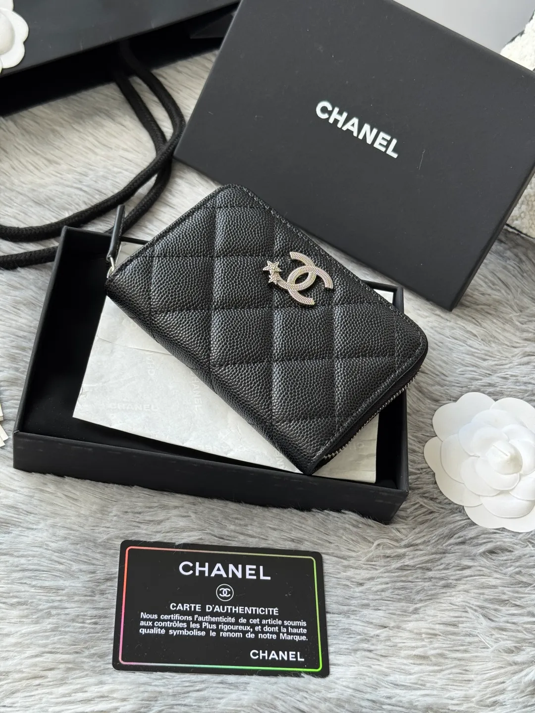 💰360💰 4050 autumn new product zipper small coin purse with zipper inside chanel small zipper card holder with new luogo zipper compartment inside made of caviar cowhide original quality credit card holder number: 4815 size: 11x7.5x2cm