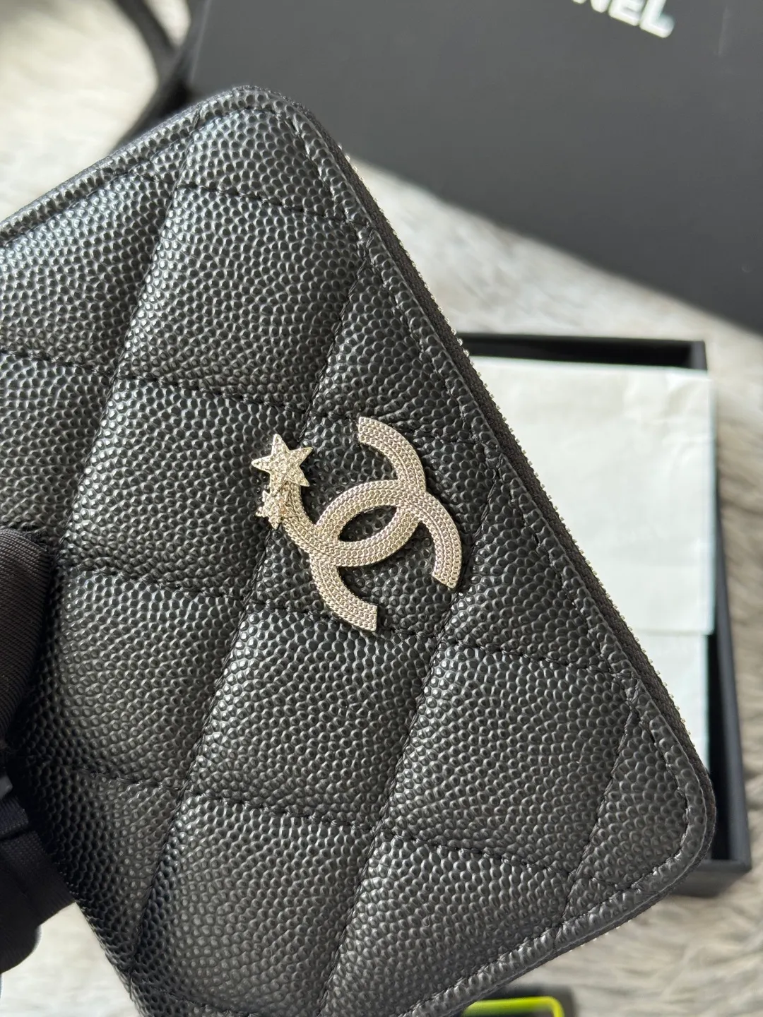 💰360💰 4050 autumn new product zipper small coin purse with zipper inside chanel small zipper card holder with new luogo zipper compartment inside made of caviar cowhide original quality credit card holder number: 4815 size: 11x7.5x2cm