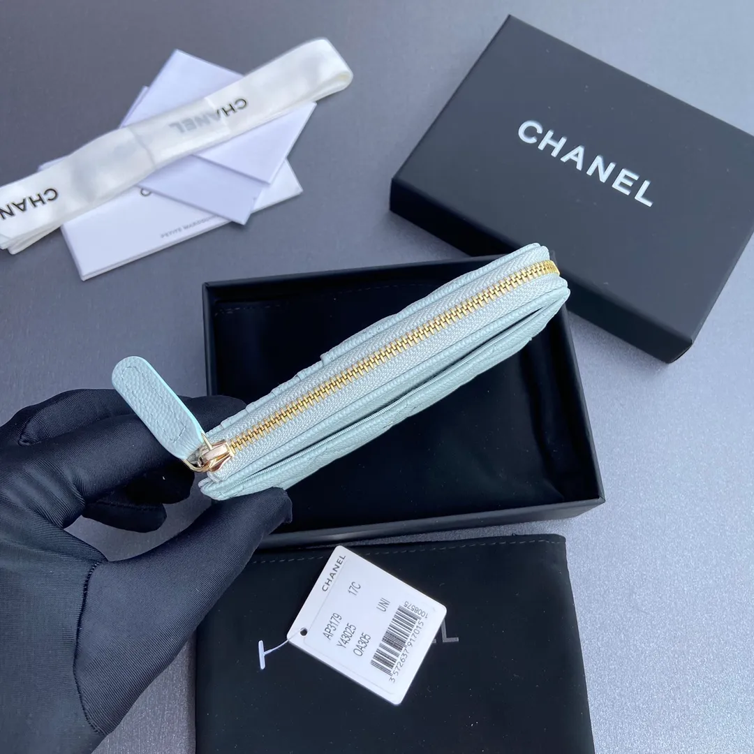 [Special grade hardware original leather] ¥320 Xiaoxiang small zipper bag card holder series Quilted card holder with iconic metal logo Gold tone metal hardware, special Italian imported leather 6 card slots, 1 small zipper bag No.: 3179 Light blue fine ball gold Size: w13×h9×2cm