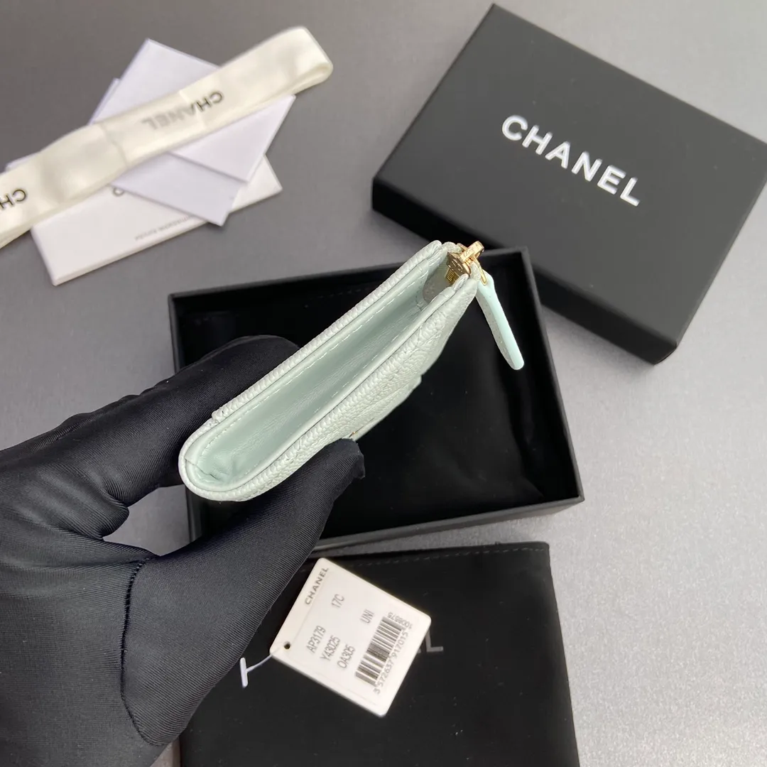 [Special grade hardware original leather] ¥320 Xiaoxiang small zipper bag card holder series Quilted card holder with iconic metal logo Gold tone metal hardware, special Italian imported leather 6 card slots, 1 small zipper bag No.: 3179 Light blue fine ball gold Size: w13×h9×2cm