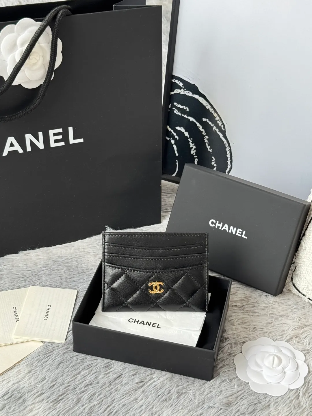 💰240💰 chanel 2025 new product card holder lambskin, seven card slots, can hold change, imported Italian lambskin + hardware logo, so beautiful, love it. The color is as shown in the picture, easy and fast storage, mini card holder No.: AP8944 Size: w11×h10cm